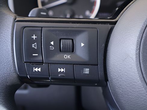 Used 2021 Nissan Rogue SV AWD/4WD image 11