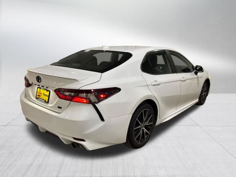 Used 2023 Toyota Camry SE image 9