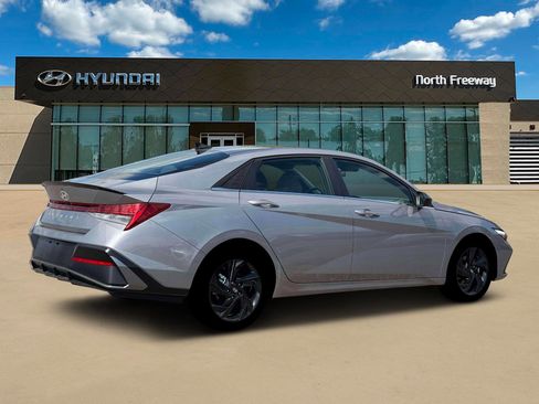New 2026 Hyundai Elantra SEL Sport Premium FWD image 8