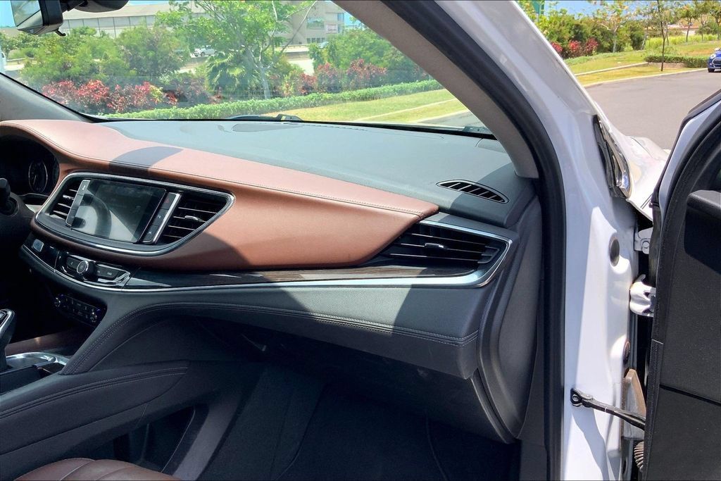 Used 2018 Buick Enclave Avenir w/ Avenir Technology Package FWD image 13