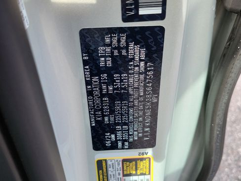 Used 2025 Kia Carnival SX FWD image 28