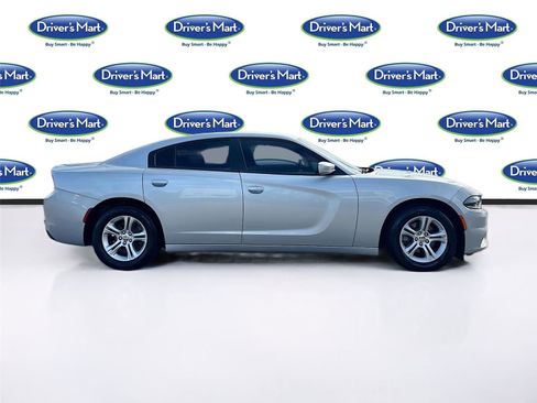 Used 2019 Dodge Charger SXT image 9