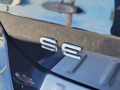 Certified 2023 Volkswagen Taos SE w/ Panoramic Sunroof Package FWD image 6