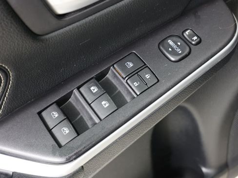 Used 2015 Toyota Camry XLE FWD image 23