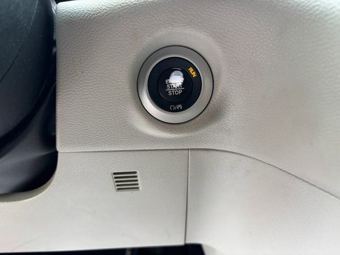 Used 2020 Chrysler Pacifica Touring-L FWD image 21