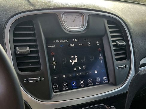 Used 2019 Chrysler 300 Limited RWD image 27