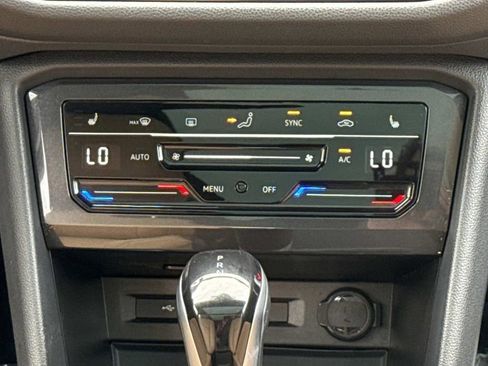 Used 2024 Volkswagen Tiguan SE R-Line AWD/4WD image 16