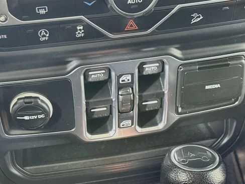 Used 2018 Jeep Wrangler Unlimited Sport S AWD/4WD image 29