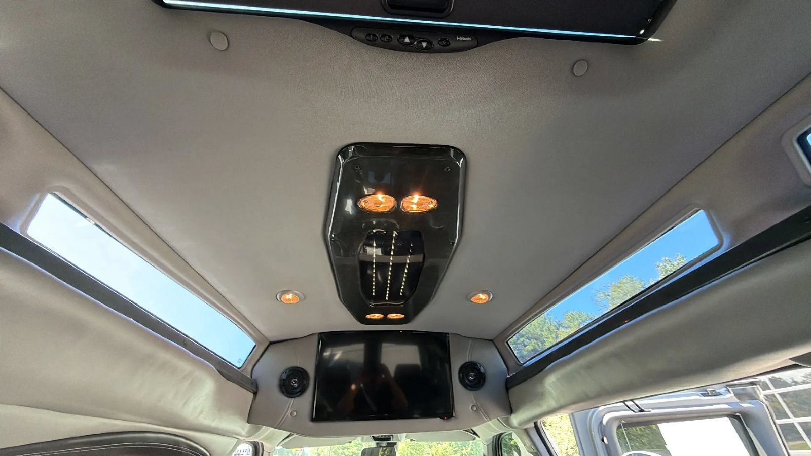 Used 2019 GMC Savana 2500 w/ Enhanced Convenience Package RWD image 75