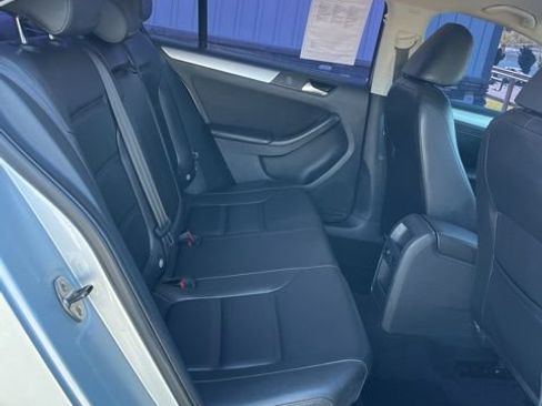 Used 2013 Volkswagen Jetta SE FWD image 41