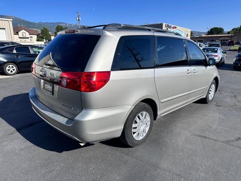 Used 2009 Toyota Sienna CE FWD image 3