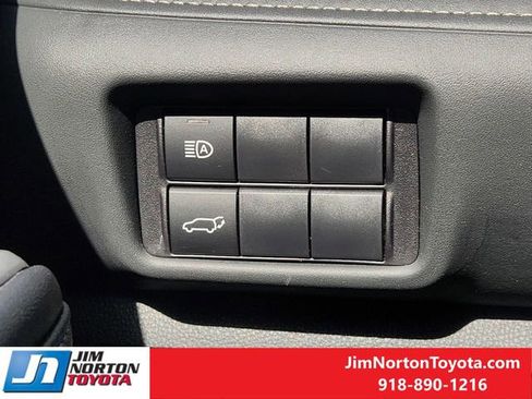 Used 2024 Toyota Highlander XLE image 23