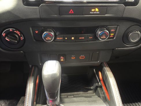 Used 2022 Nissan Frontier PRO-4X w/ Technology Package image 30