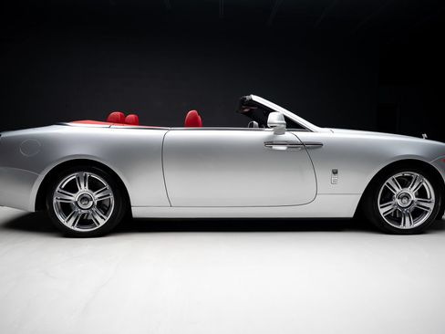Used 2017 Rolls-Royce Dawn RWD image 38