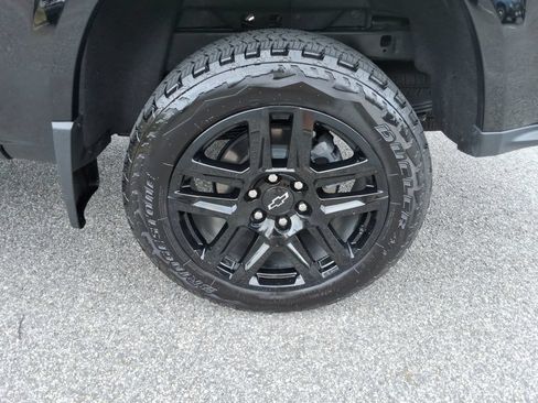 Certified 2025 Chevrolet Colorado Z71 w/ Technology Package AWD/4WD image 12