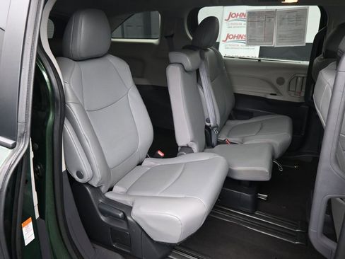 Used 2023 Toyota Sienna XLE image 13