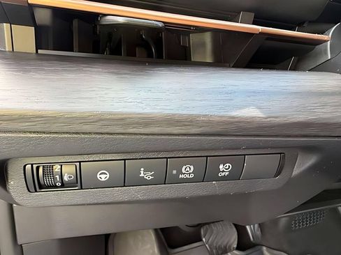 Used 2023 Nissan Ariya FWD image 16