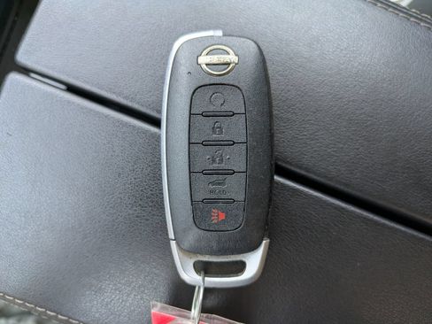 Certified 2025 Nissan Rogue SV FWD image 28
