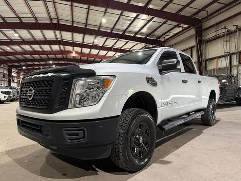 Used 2018 Nissan Titan S RWD image 9
