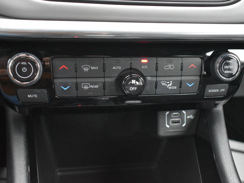 Used 2024 Jeep Compass Limited w/ Elite Group AWD/4WD image 29