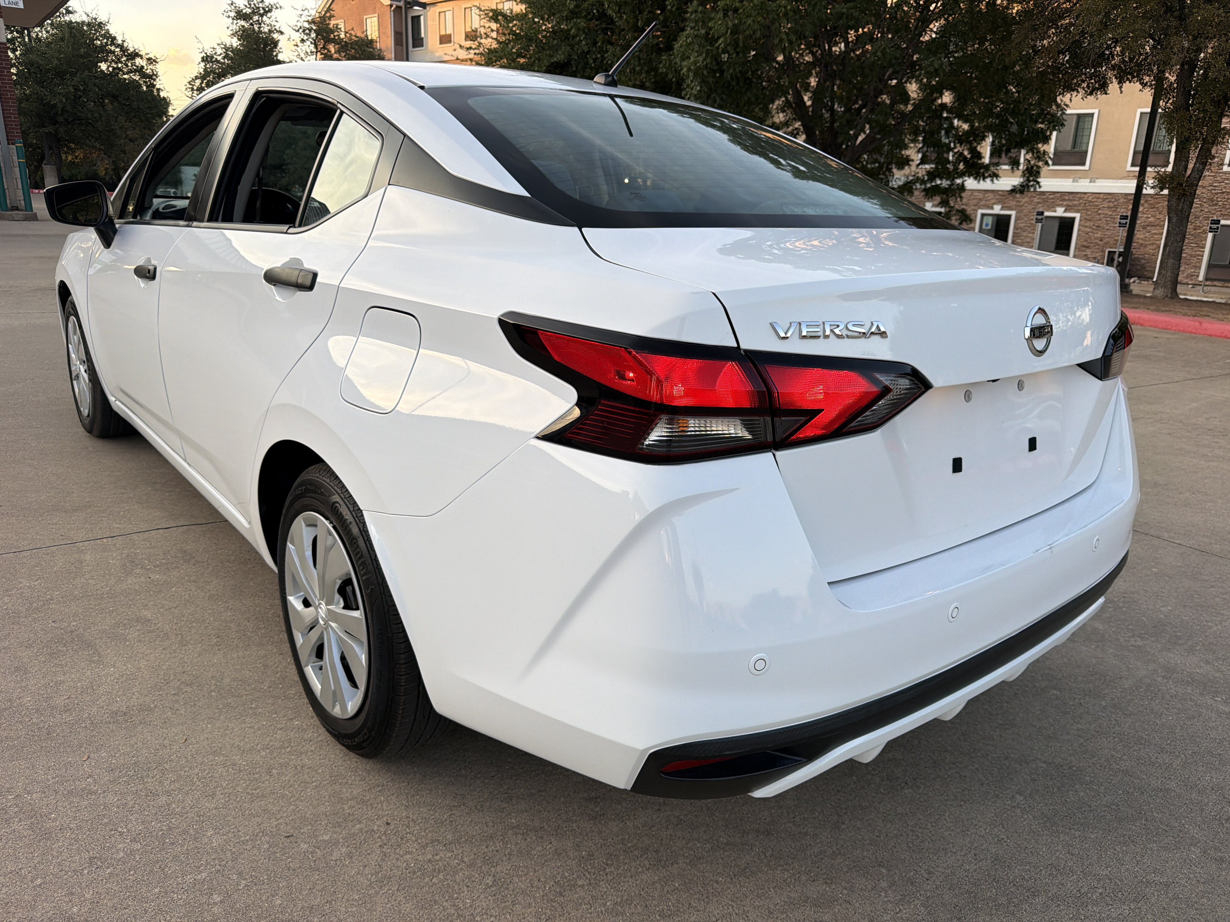 Used 2021 Nissan Versa S FWD image 5