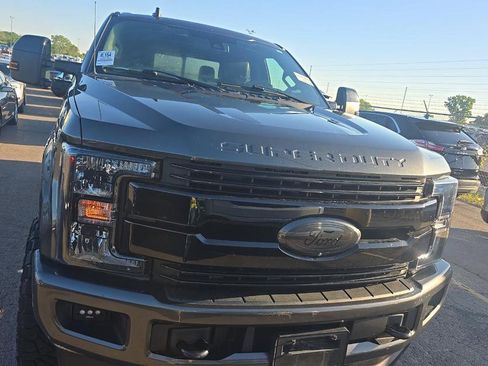 Used 2019 Ford F250 Lariat w/ Lariat Ultimate Package AWD/4WD image 2