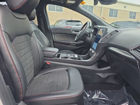 Used 2024 Ford Edge ST-Line image 10