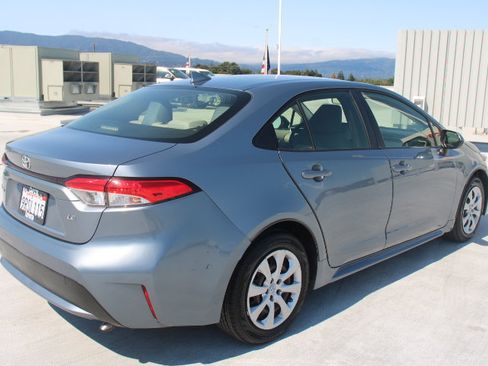 Used 2020 Toyota Corolla LE FWD image 3
