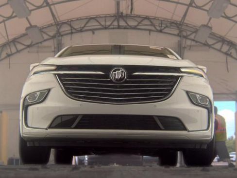 Used 2023 Buick Enclave Essence FWD image 3