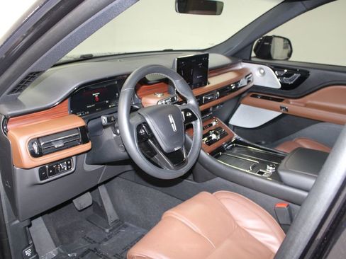 Used 2024 Lincoln Aviator Reserve w/ Equipment Group 201A image 24