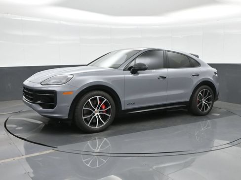 Certified 2025 Porsche Cayenne GTS AWD/4WD image 1