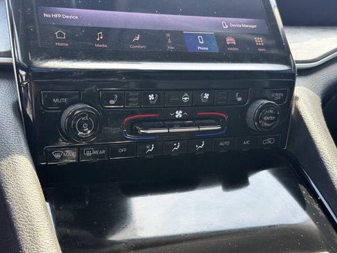 Used 2023 Jeep Grand Cherokee Limited w/ Luxury Tech Group II AWD/4WD image 5