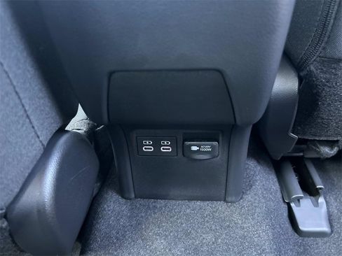 Used 2025 Toyota Prius SE image 15