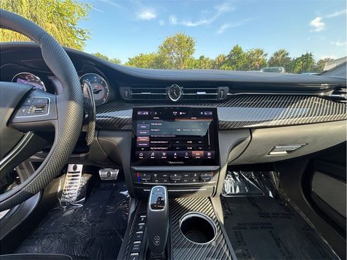 Used 2022 Maserati Quattroporte Trofeo RWD image 11