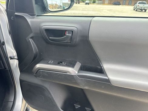 Used 2022 Toyota Tacoma SR5 RWD image 32