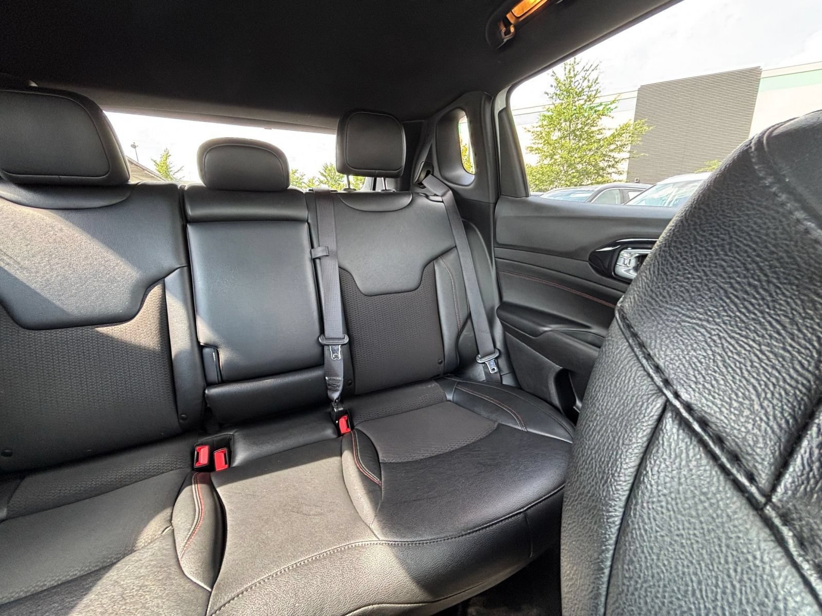 Used 2025 Jeep Compass Trailhawk AWD/4WD image 36