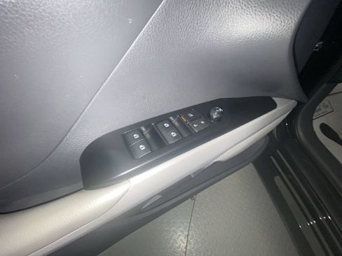 Used 2020 Toyota Camry LE FWD image 13