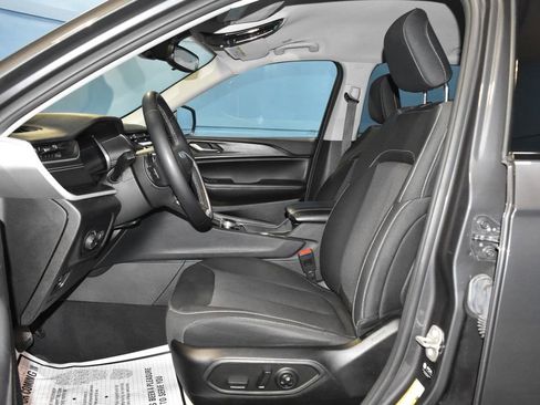 Used 2023 Jeep Grand Cherokee L Laredo image 6