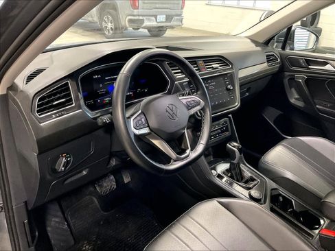 Used 2024 Volkswagen Tiguan SE image 8