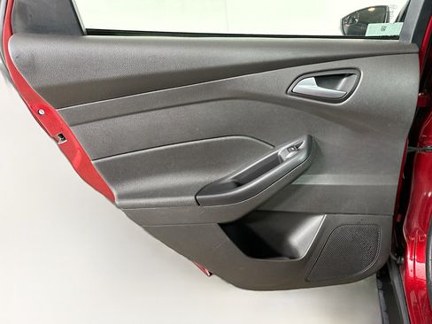 Used 2015 Ford Focus SE image 25