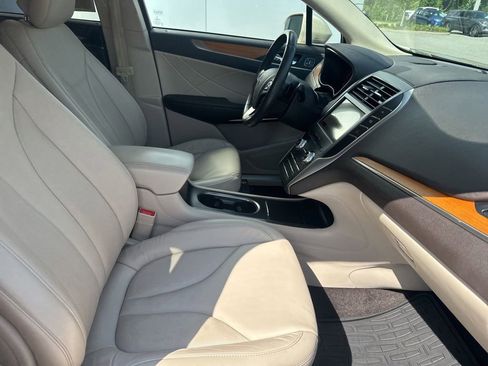 Used 2017 Lincoln MKC Select w/ Select Plus Package FWD image 32