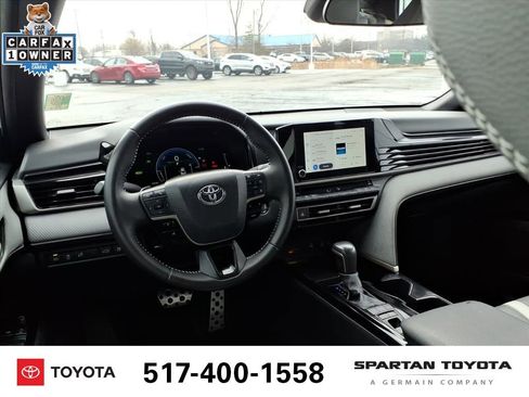 Used 2025 Toyota Camry SE image 12