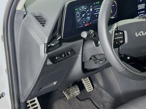 Used 2023 Kia Niro Wave image 17