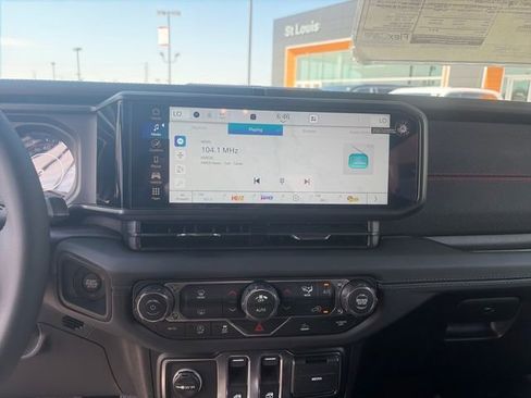 New 2026 Jeep Wrangler Rubicon w/ Xtreme 35 Tire Package image 32