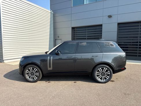 Used 2023 Land Rover Range Rover SE AWD/4WD image 2