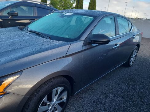 Used 2025 Nissan Altima 2.5 S image 2