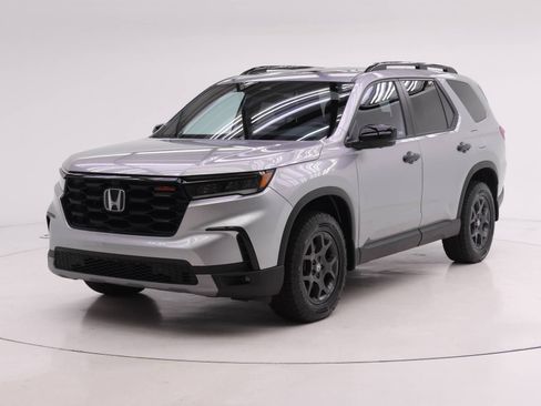 Certified 2025 Honda Pilot TrailSport image 1