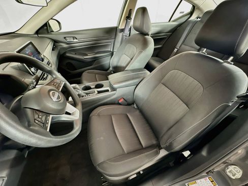 Used 2025 Nissan Altima 2.5 SV FWD image 13