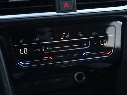 New 2026 Volkswagen Taos SE image 16