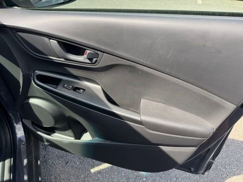 Used 2023 Hyundai Kona SEL image 9